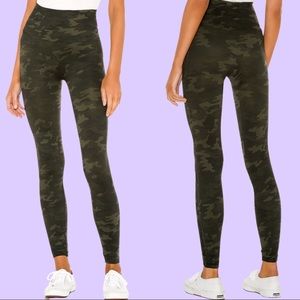 SPANX Green Camo Seamless Leggings size SMALL